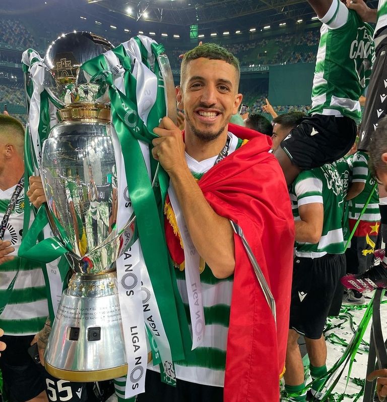 فضال بطل السوبر البرتغالي محمد صلاح يحمل جائزة الحذاء الذهبي