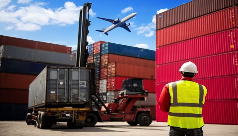 الإمارات تعزز إمدادات السلع الاستراتيجية بالتنسيق مع مختلف الأسواق حول العالم مريم بنت محمد المهيري، وزيرة التغير المناخي والبيئة الإماراتية