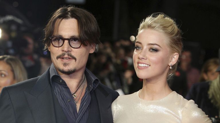 جوني ديب وآمبر هيرد خلال إحدى جلسات المحاكمة