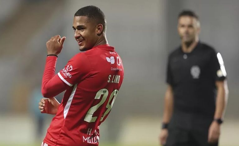 صامويل لينو أنخيل دي ماريا ودييجو سيميوني