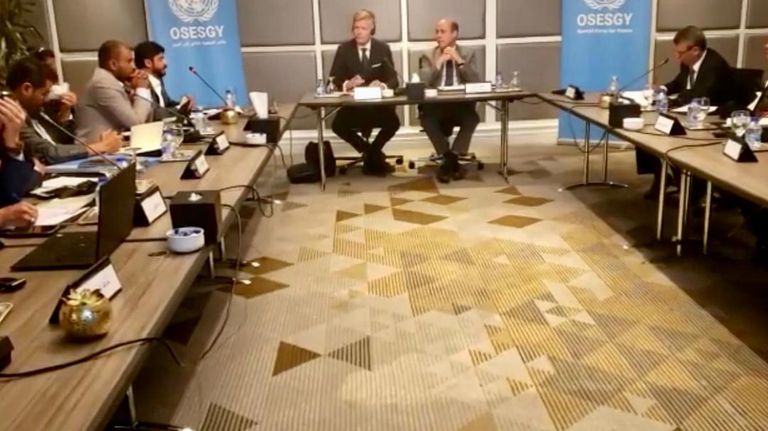 جانب من مشاورات الأردن بين فرقاء اليمن تحت إشراف المبعوث الأممي جانب من احتجاجات شعبية متواصلة للأسبوع الثاني تنديدا بحصار تعز