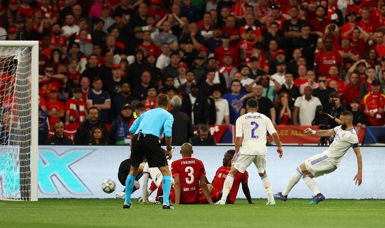 هدف بنزيما الملغي اليوم في نهائي دوري أبطال أوروبا كرين بنزيما مهاجم ريال مدريد ضد ليفربول