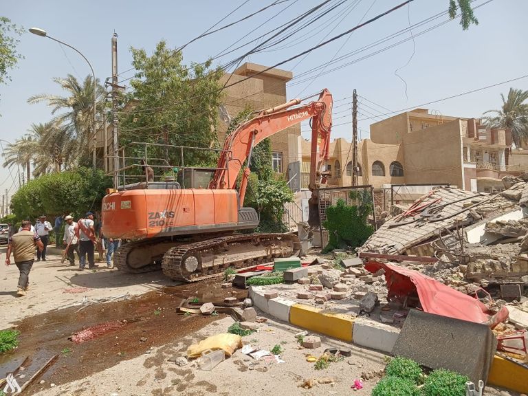 آثار انهيار المطعم في بغداد