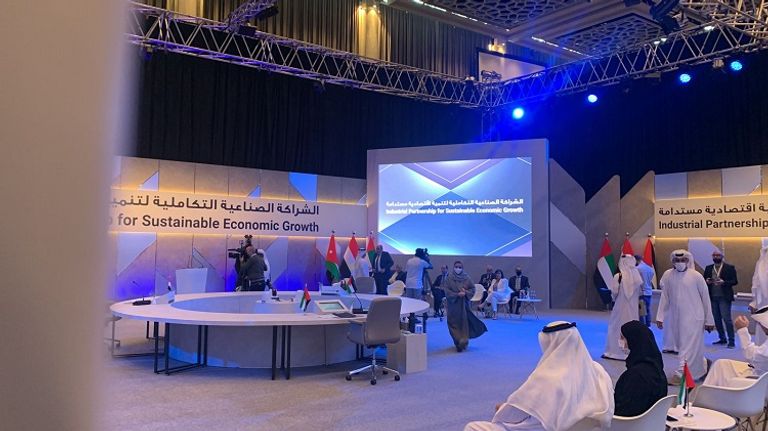 جانب من فعاليات توقيع الشراكة الصناعية بين الإمارات والأردن ومصر