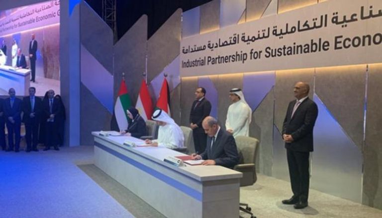 جانب من فعاليات توقيع الشراكة الصناعية بين الإمارات والأردن ومصر
