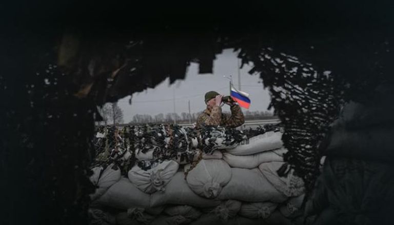 روسيا تستعد لتطويق قاعدة قوات الدفاع الأوكرانية في الشرق