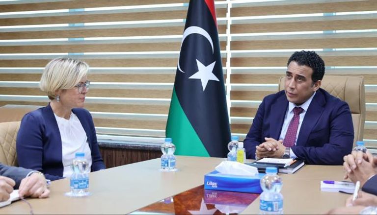 جانب من لقاء رئيس المجلس الرئاسي محمد المنفي كارولاين هرندل. (رئاسي ليبيا)