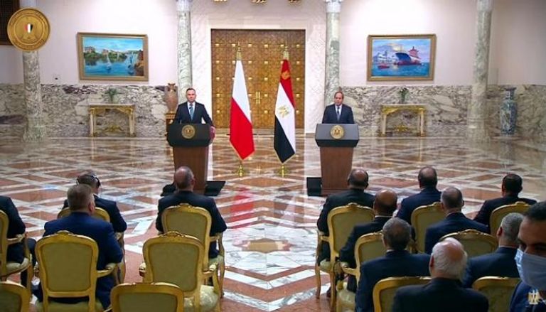 الرئيس المصري ونظيره البولندي خلال مؤتمر صحفي مشترك بالقاهرة