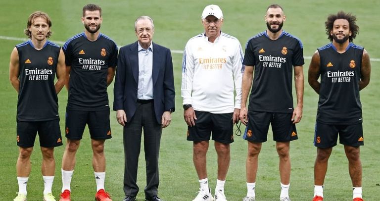 نجوم ريال مدريد مع فلورنتينو بيريز وكارلو أنشيلوتي