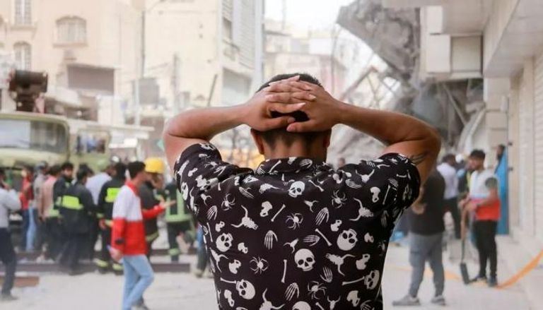 المبنى الإيراني المنهار