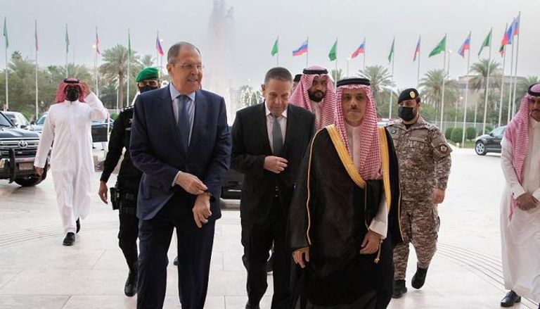 وزير الخارجية السعودي يستقبل نظيره الروسي