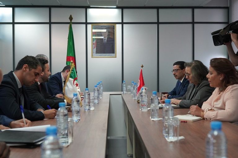 مباحثات موسعة بين وزيري الطاقة الجزائري والتونسية توقيع محضر اجتماع اللجنة المشتركة بين وزيري الطاقة في الجزائر وتونس