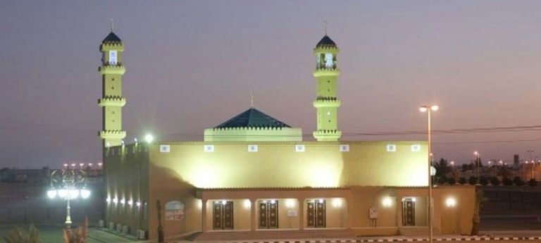 Mošeja princa Fahda bin Sultana je eden od krajev turizma v Dubi v Savdski Arabiji