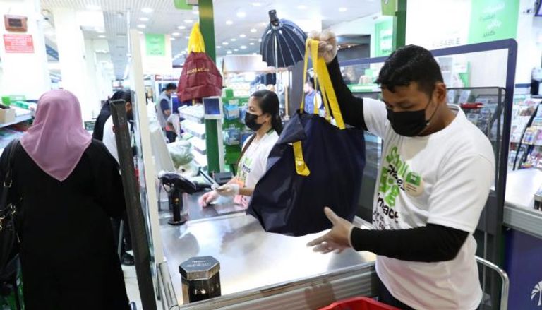 حظر استخدام أكياس البلاستيك بمتاجر التجزئة في أبوظبي