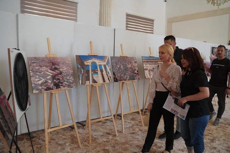 عرض فلكلوري في مهرجان تراث الموصل