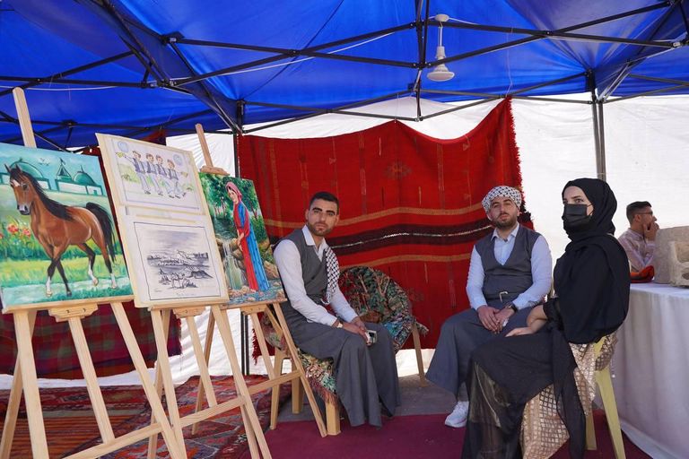 عرض فلكلوري في مهرجان تراث الموصل