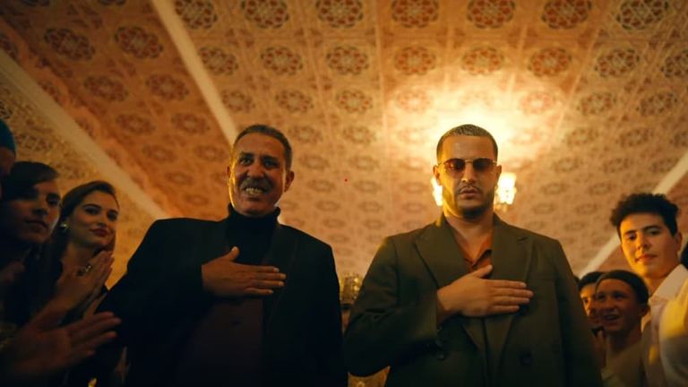 لقطة من الفيديو كليب بين ديجي سنايك والفنان مصطفى هيمون المغني ديجي سنايك - أرشيفية