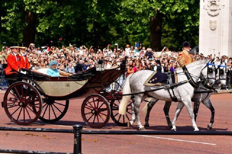 الملكة إليزابيث الثانية ملكة بريطانيا