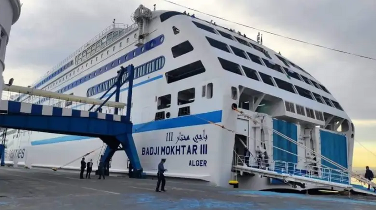 باخرة جزائرية لنقل المسافرين الرئيس الجزائري عبد المجيد تبون - أرشيفية