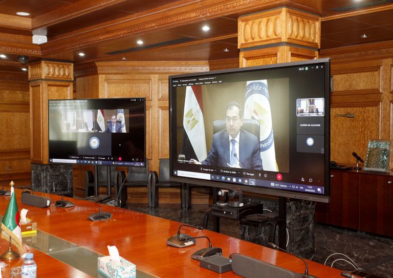 مباحثات بين وزيري الطاقة الجزائري والمصري مباحثات بين وزيري الطاقة الجزائري والمصري