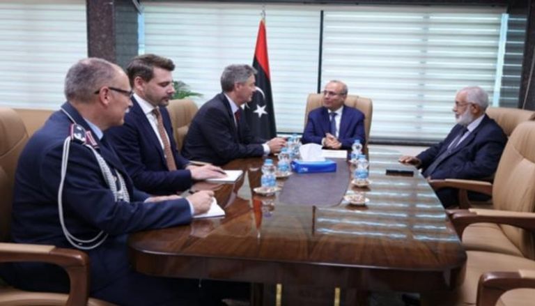 عضو المجلس الرئاسي الليبي مع السفير الألماني