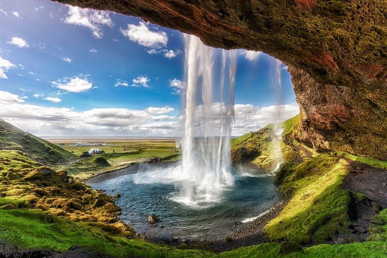 شلال "Seljalandsfoss" من أجمل الشلالات في العالم 8 من أجمل الشلالات في العالم بالصور.. سحر يستحق الزيارة