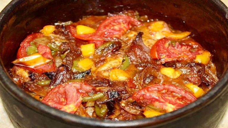 سوق شعبية في مدينة الحديدة