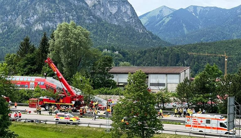 الحادث نجم عن خروج القطار عن مساره