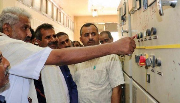 الحوثي والكهرباء.. سوق سوداء أخرى لقادة المليشيات