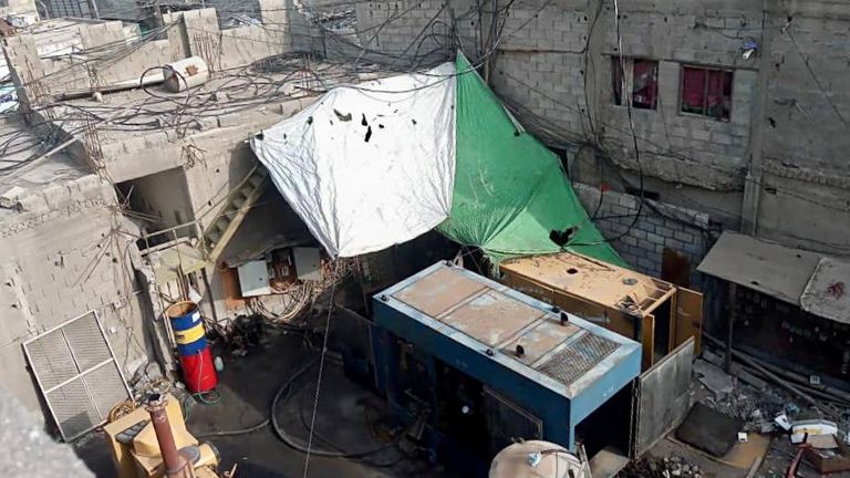 الحوثي والكهرباء.. سوق سوداء أخرى لقادة المليشيات قيادات الحوثي في غرفة تحكم الكهرباء المركزية في الحديدة