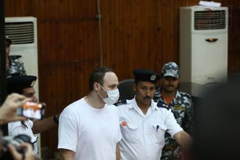 صورة لهيئة المحكمة في أثناء النطق بالحكم