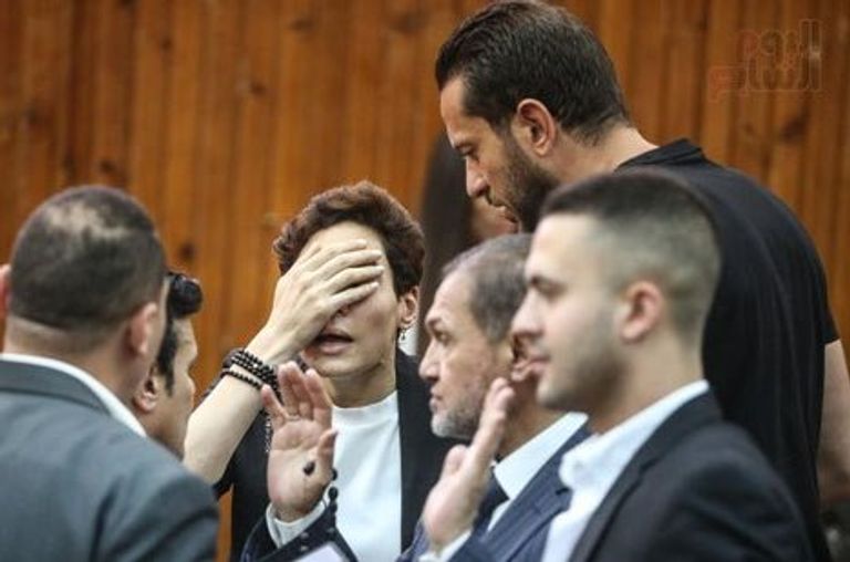 صورة لهيئة المحكمة في أثناء النطق بالحكم