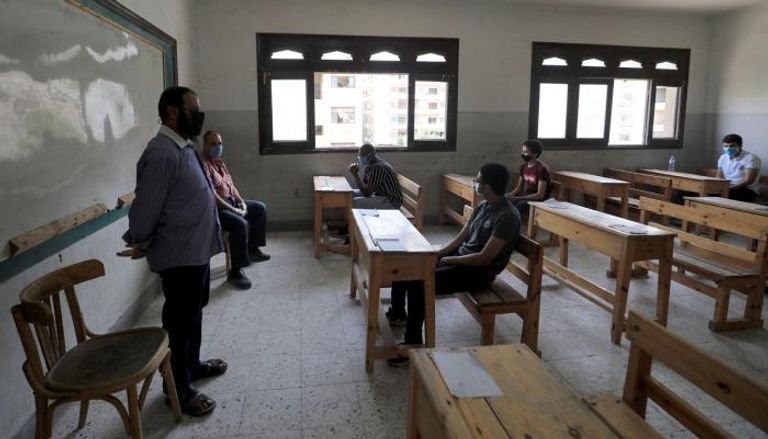 طلاب يستعدون لأداء امتحانات الثانوية العامة في مصر- أرشيفية