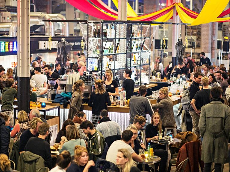 ينتشر جدري القرود من خلال القطرات التنفسية والتلامس