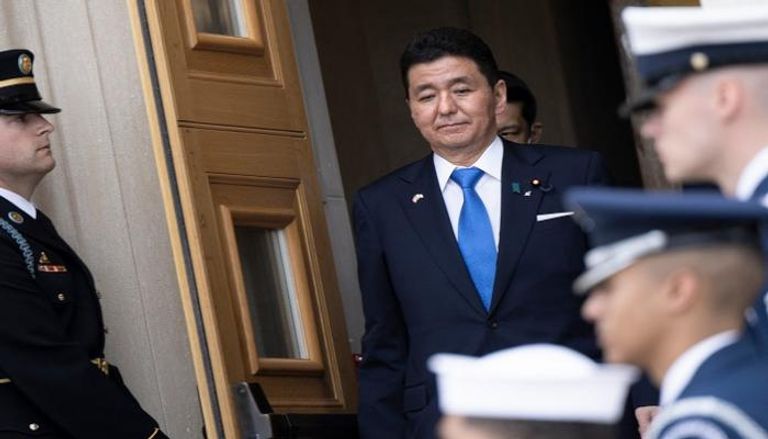 نوبو كيشي وزير الدفاع الياباني