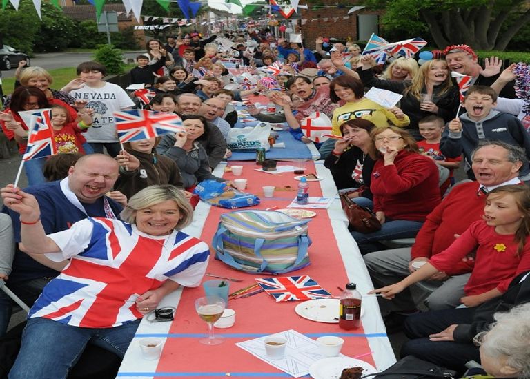 حضور الأمير تشارلز لاحتفالات الغداء الكبير- رويترز