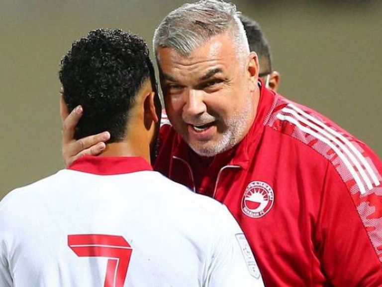 كوزمين أولاريو مدرب الشارقة الإماراتي