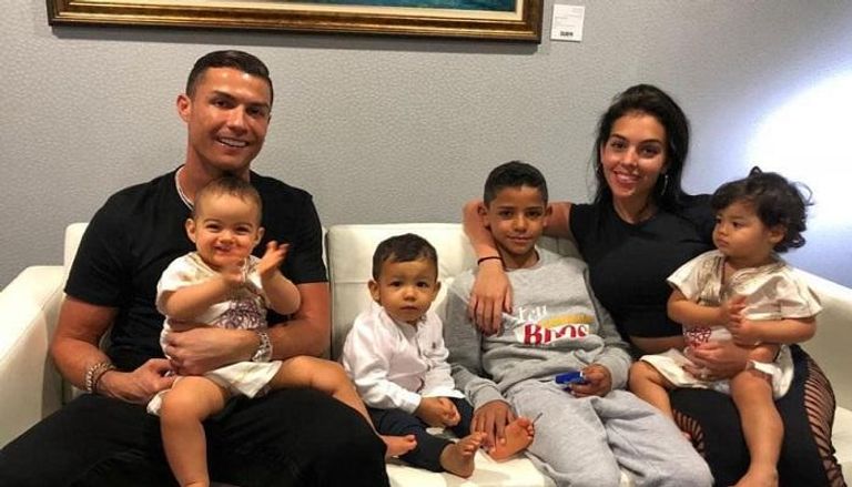 كريستيانو رونالدو مع أبنائه
