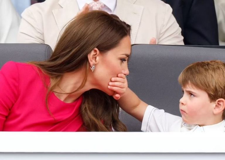 كيت ميدلتون وابنها الأمير لويس
