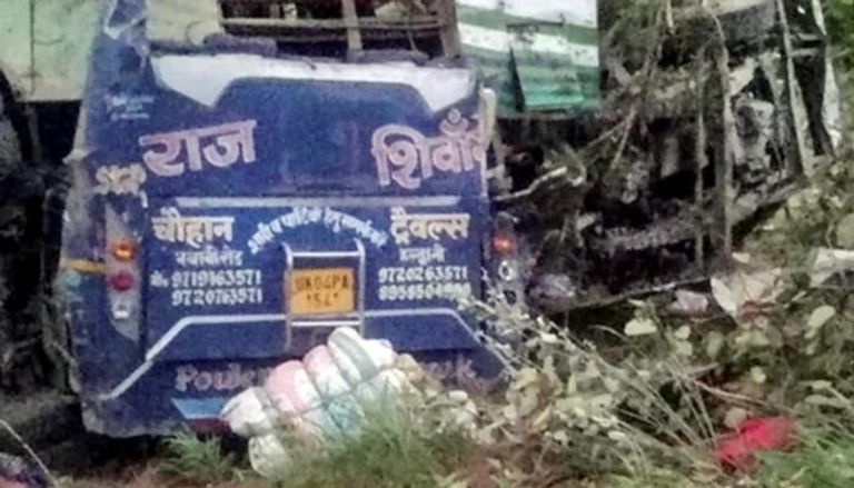 سقوط حافلة في واد بالهند