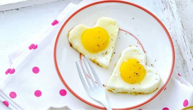 إضافة البيض إلى وجبة الإفطار يحمي القلب