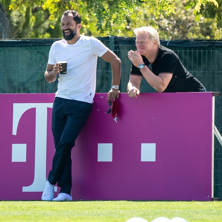 أوليفر كان الرئيس التنفيذي لبايرن ميونخ وصالح حميديتش المدير الرياضي