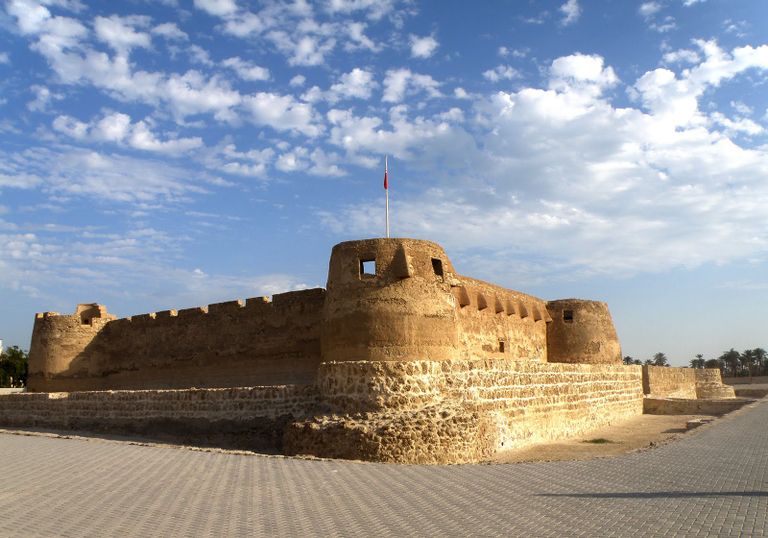 قلعة البحرين أحد أماكن السياحة في البحرين أشهر أماكن السياحة في البحرين وتكاليف السفر إليها