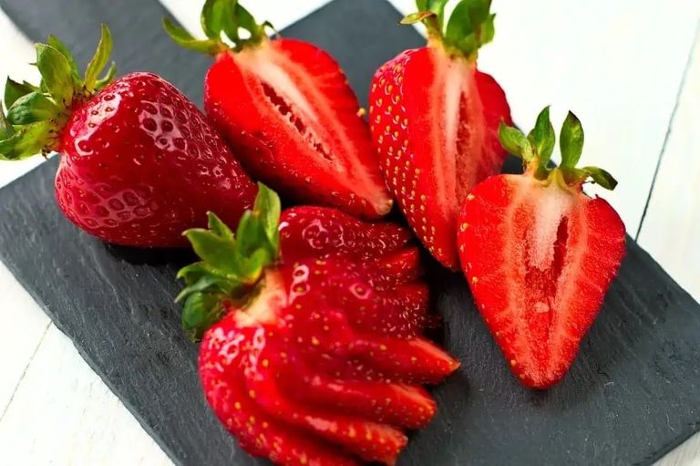 الفراولة من نوع Sembikiya Queen البطيخ المربع