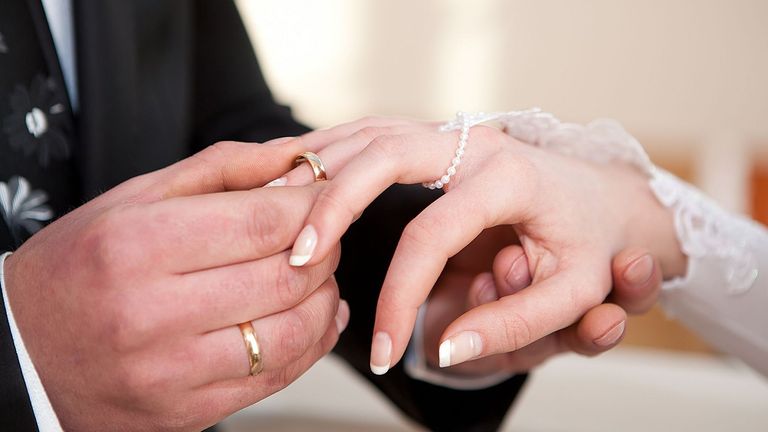 نقيب المأذونين في مصر يقدم حلًا للحد من الطلاق الغيابي