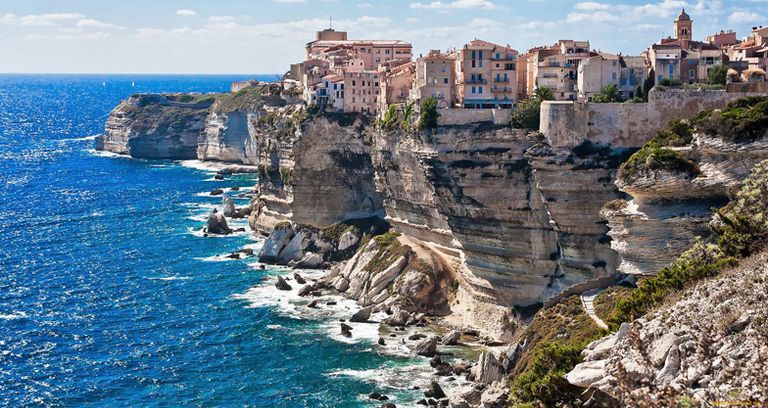 جزيرة كورسيكا أحد أجمل الجزر الأوروبية أجمل الجزر الأوروبية للسياحة في عام 2022