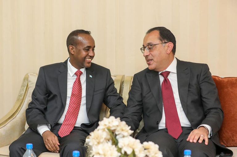 رئيس الوزراء المصري لدى وصوله مقديشو