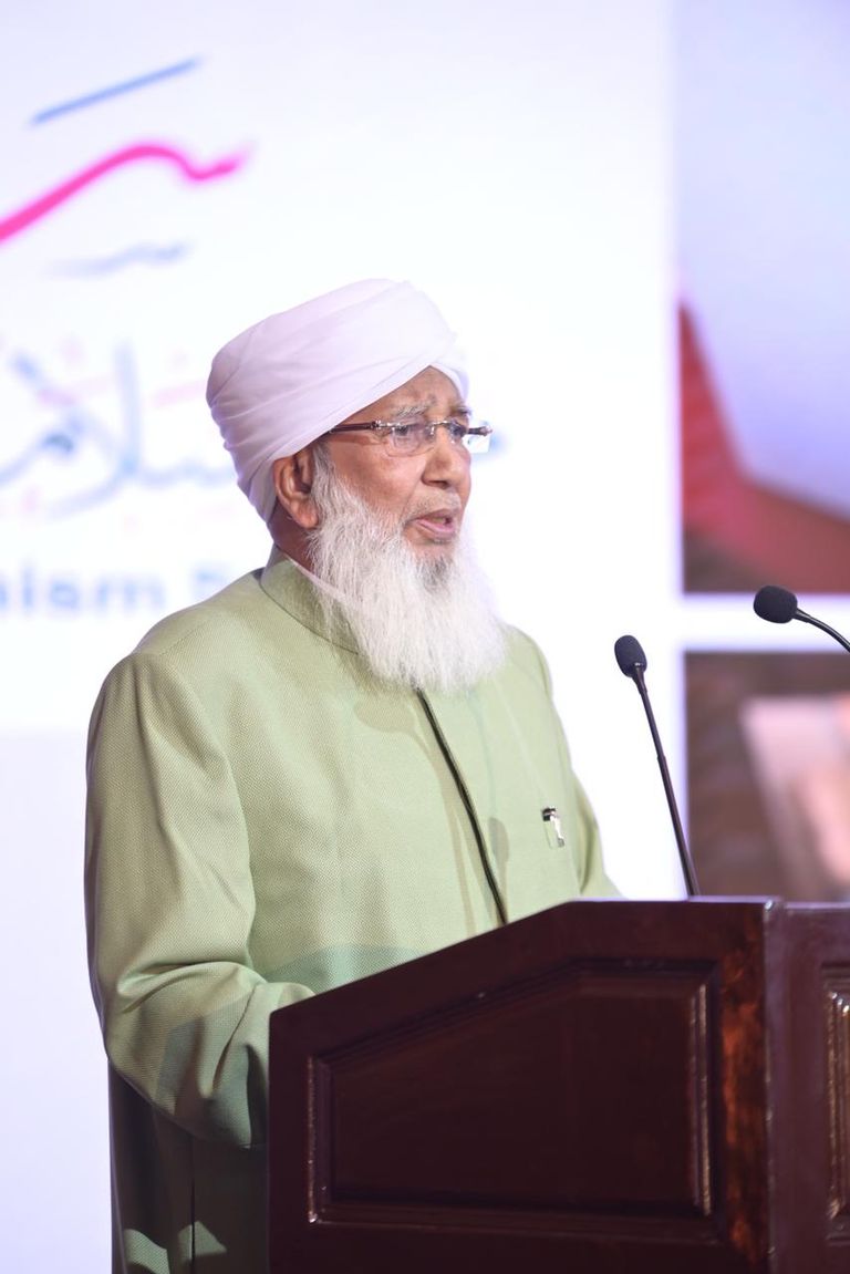 الشيخ أبوبكر أحمد في مؤتمر