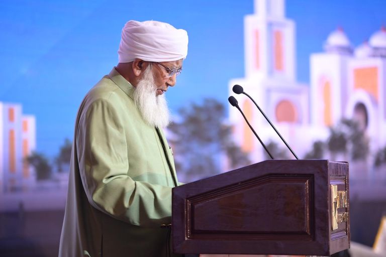 الشيخ أبوبكر أحمد في مؤتمر