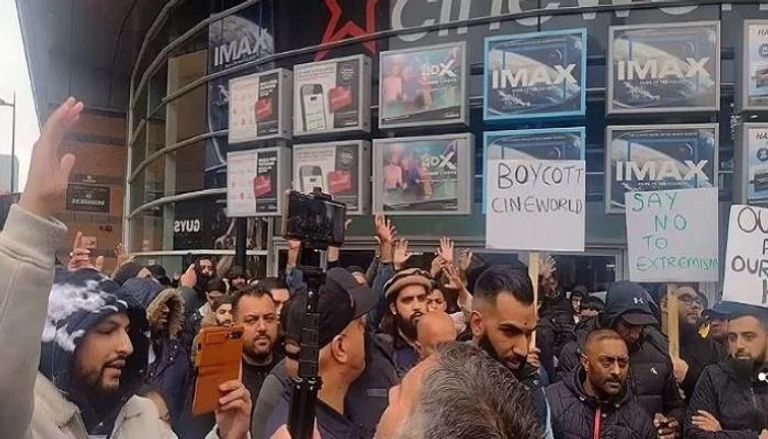 جانب من الاحتجاجات المناهضة لعرض الفيلم